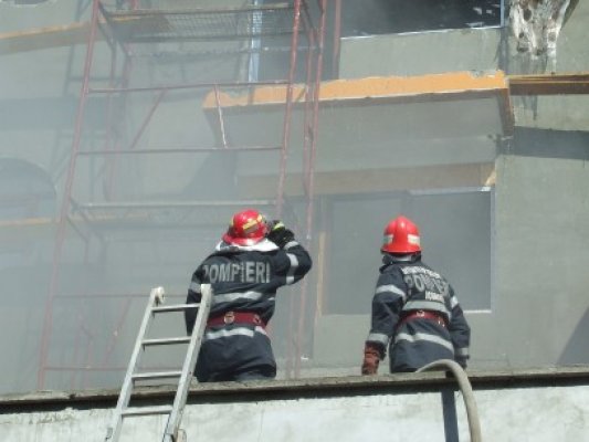 Casă în flăcări la Saraiu